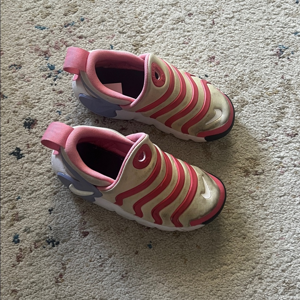 Nike Dynamo Girls size 12
